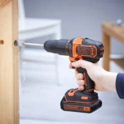 Black & Decker BLACK+DECKER Accuklopboormachine BDCHD18S2KA-QW 18V + 104 Delige Boren- En Bitset -Kwaliteitswinkel Voor Thuishulpmiddelen 123 3306